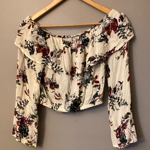 inTu Tops - Long Sleeve Crop Top